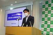 世界平和統一家庭連合岐阜家庭教会での市政報告について説明する柴橋正直市長＝２９日午後、岐阜市役所