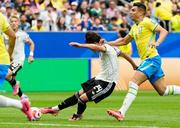 　日本―ブラジル　前半、先制ゴールを決める佐野（中央）＝ヒューストン（共同）