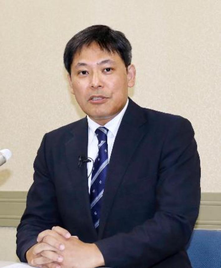 　福岡市長選への立候補を表明した調崇史市議＝１１日午後、福岡市