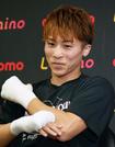 　練習を公開し、記者の質問に答える井上尚弥＝２日、横浜市の大橋ジム