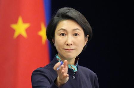 　記者会見する中国外務省の毛寧氏＝２０２４年１２月、北京