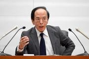 　金融政策決定会合後、記者会見する日銀の植田総裁。政策金利を０・５％程度で維持することを決めた＝３１日午後、日銀本店