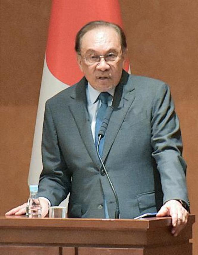 　東京大本郷キャンパスで、ＡＩの発展をテーマに講演するマレーシアのアンワル首相＝９日午前、東京都文京区