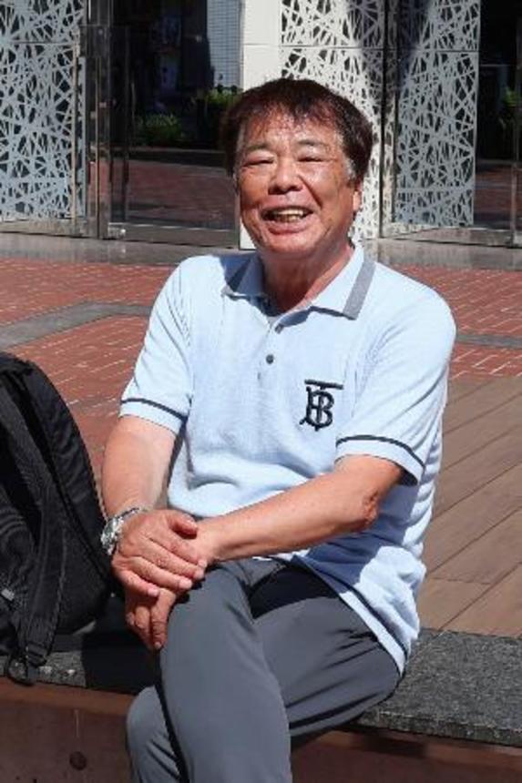 　長嶋茂雄さんとの思い出を語る小俣進さん＝６月、横浜市