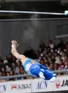 　男子個人総合　鉄棒で落下する橋本大輝＝東京体育館