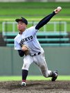 中京×各務原＝参考記録ながら無安打無得点の快投を見せた中京のエース・菅沢＝長良川