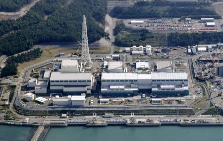 　新潟県の東京電力柏崎刈羽原発の（左から）５、６、７号機
