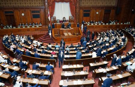 　議長の選挙が行われた参院本会議＝１日午前