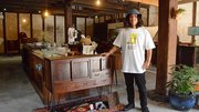リメークした古い家具などを販売している「ググラボ」の笠井裕也代表