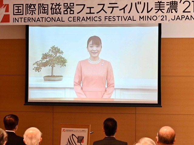 国際陶磁器フェスティバル美濃の開会式にビデオメッセージを寄せられた秋篠宮家の長女眞子さま＝３０日午前９時２７分、岐阜県多治見市東町、セラミックパークＭＩＮＯ