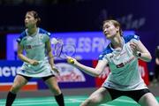 　中国オープンの女子ダブルス決勝で中国ペアと対戦する福島由紀（左）、松本麻佑組＝２６日、常州（ゲッティ＝共同）