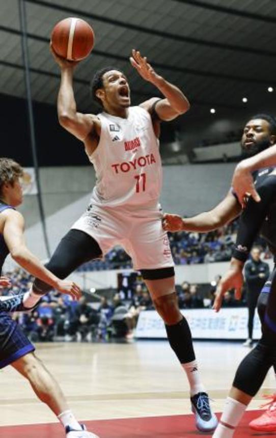 　Ａ東京―三河　第１クオーター、シュートを放つＡ東京のサイズ＝国立代々木競技場