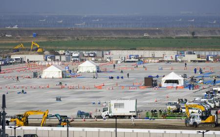 　３月、建設工事中の佐賀駐屯地＝佐賀市