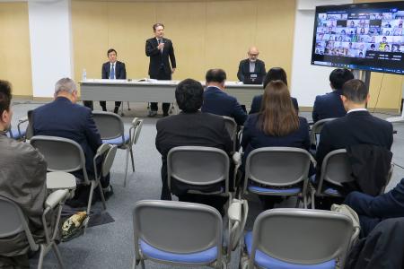 　立憲民主党本部で開かれた所属地方議員との意見交換会＝１日午後、東京・永田町