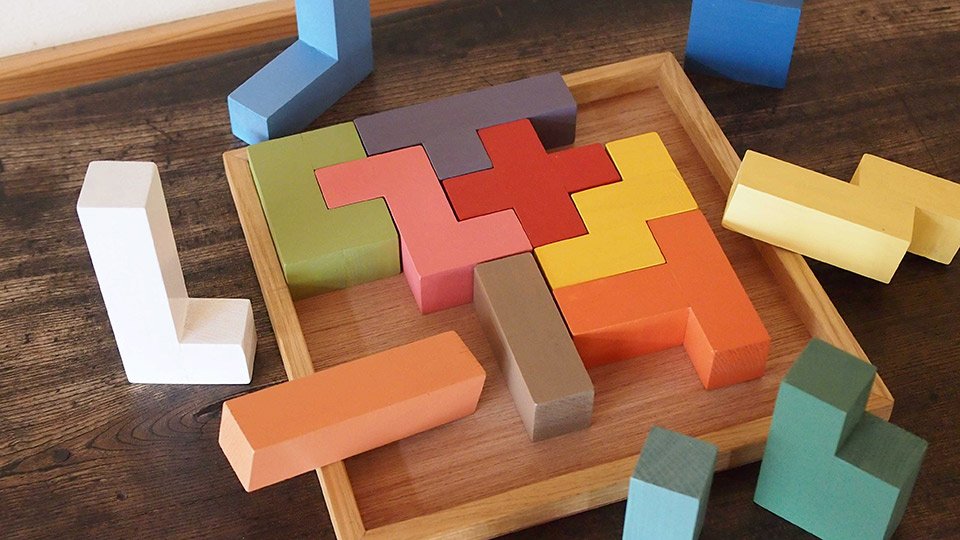 １５種類のパーツを組み合わせて遊ぶブロックル