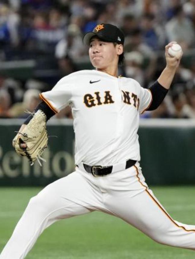 　８回１失点で２勝目を挙げた巨人・井上＝東京ドーム