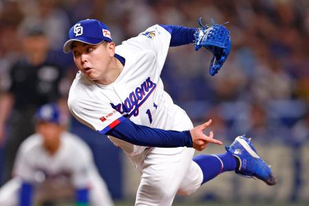 　阪神戦に先発し、７回３安打３失点で初勝利を挙げた中日・中西＝バンテリンドーム