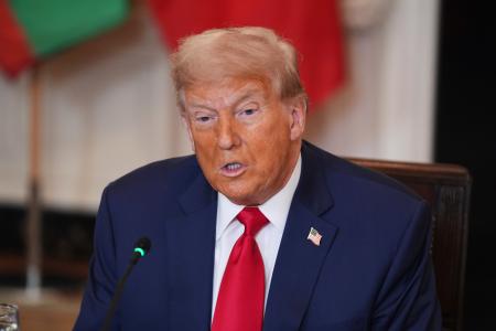 　ワシントンのホワイトハウスでアフリカ諸国の首脳らを前に話すトランプ米大統領＝９日（ＡＰ＝共同）