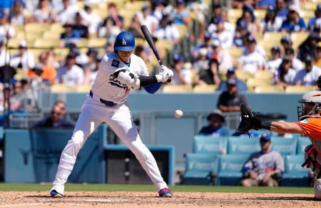 　アストロズ戦の８回、見逃し三振に倒れるドジャース・大谷＝ロサンゼルス（共同）