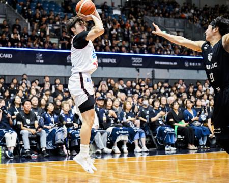 　Ａ千葉戦でシュートを放つ富山の田中＝ちばぎんアリーナ（（Ｃ）Ｂ．ＬＥＡＧＵＥ）