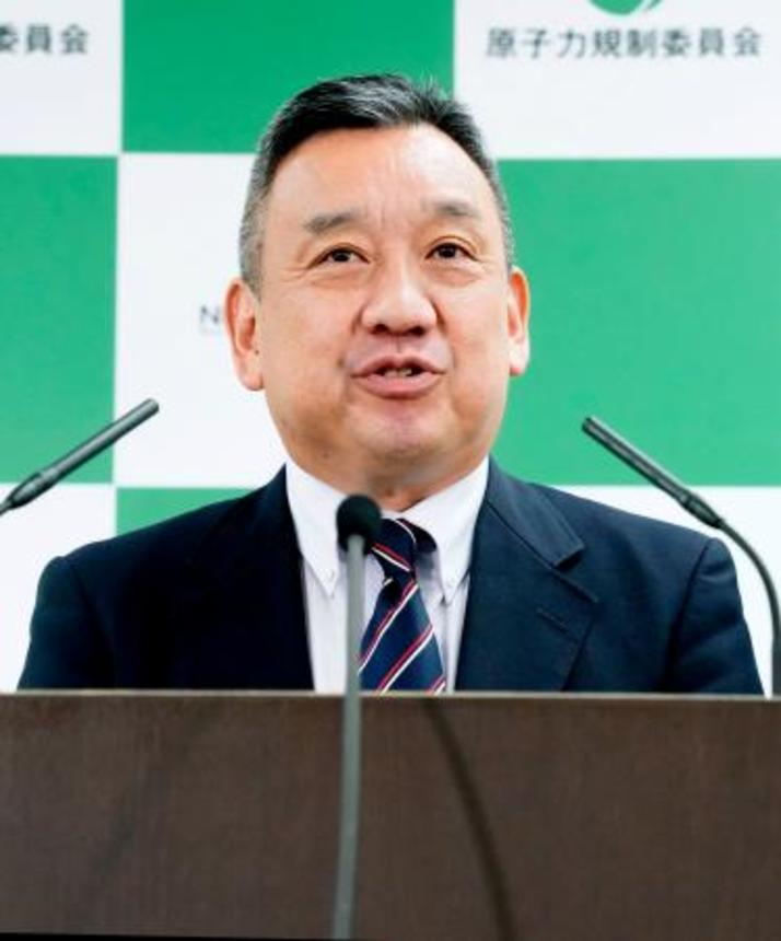 　就任の記者会見をする原子力規制庁の金子修一長官＝３日午後、東京都港区