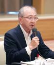　「三経連経済懇談会」であいさつする北海道経済連合会の藤井裕会長＝２８日午前、福島県郡山市