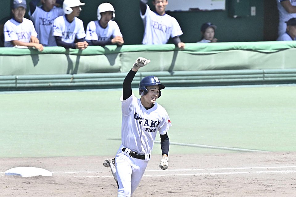 大垣日大×帝京大可児＝３回表、大垣日大は高川の本塁打で１点追加＝長良川