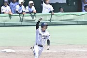 大垣日大×帝京大可児＝３回表、大垣日大は高川の本塁打で１点追加＝長良川