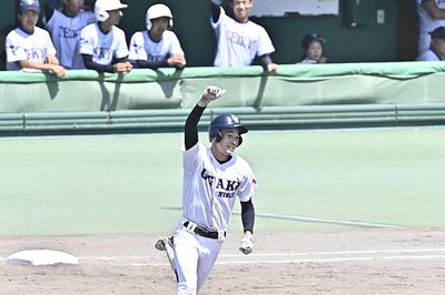 大垣日大×帝京大可児＝３回表、大垣日大は高川の本塁打で１点追加＝長良川