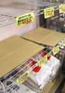 　品薄となったコメの商品棚＝２０２４年８月、東京都練馬区のスーパー「アキダイ」