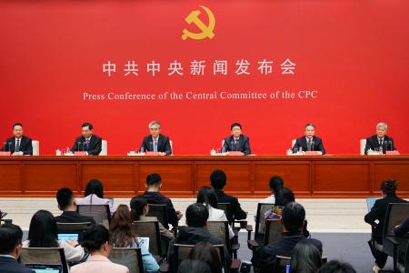 　中国共産党が開いた５中総会についての記者会見＝３０日、北京（共同）