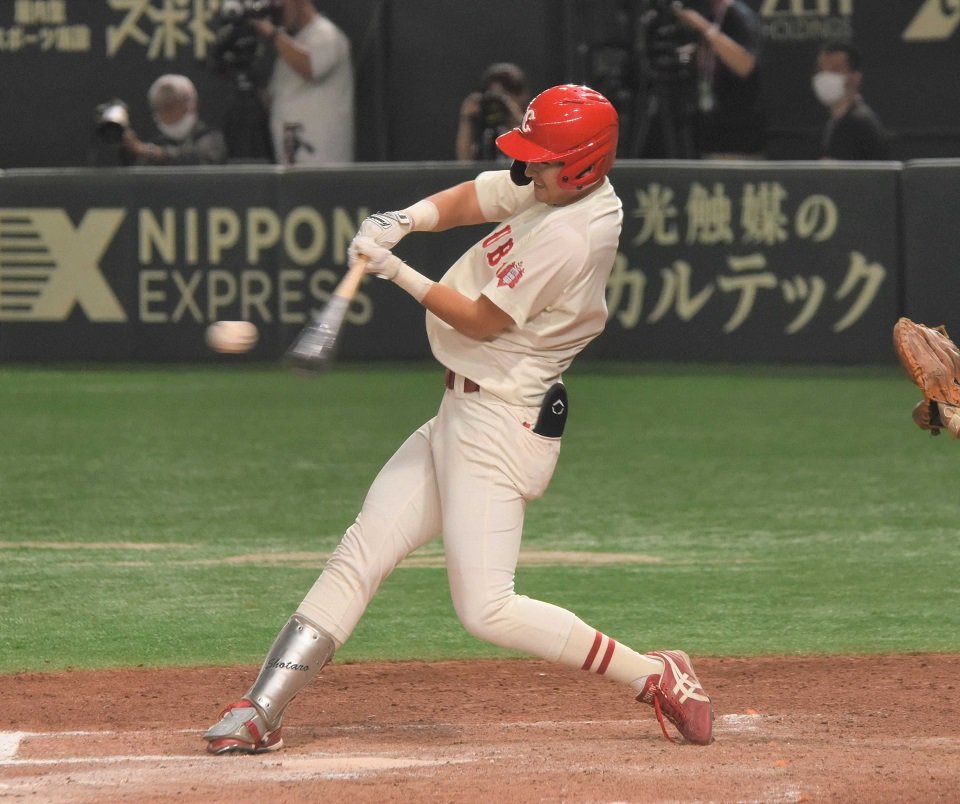 日本文理大×中部学院大＝延長１１回表中部学院大１死一、二塁、２点三塁打を放つ森＝東京ドーム