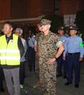 　沖縄県沖縄市の繁華街で実施された米軍や県警などによる日米合同パトロール＝１８日夜