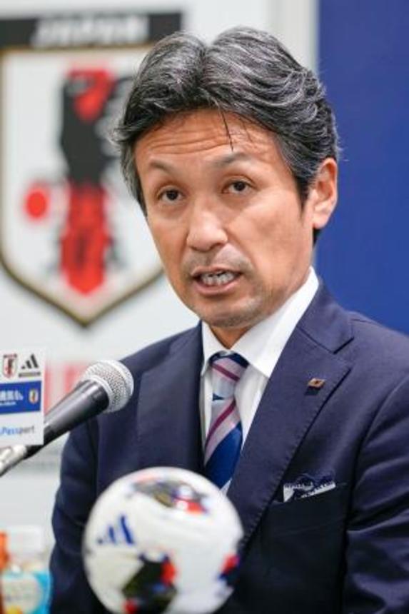 　記者会見するサッカー女子日本代表「なでしこジャパン」の狩野倫久監督＝２１日、東京都内