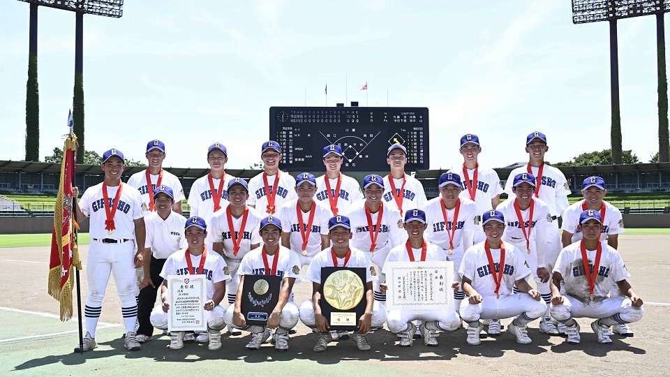 ３年ぶり３１度目の甲子園出場を決めた県岐阜商＝長良川