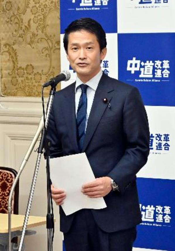 　中道改革連合の議員総会であいさつする小川淳也代表＝１８日午後０時２１分、国会