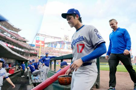 　レッズ戦の４回途中、降板するドジャース・大谷＝シンシナティ（共同）