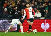 　シュトゥルム・グラーツ戦でプレーするフェイエノールトの渡辺剛＝２２日、ロッテルダム（ロイター＝共同）