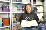 「脱・大量生産大量廃棄へ挑戦したい」と話す宮島大輔さん＝美濃市