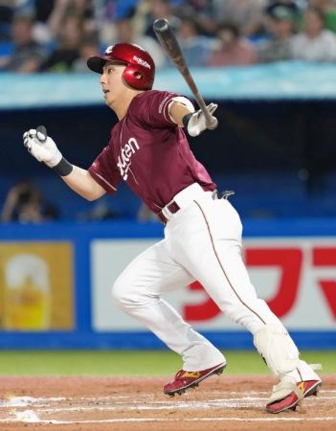 　７回楽天１死三塁、村林が左前に適時打を放つ＝神宮