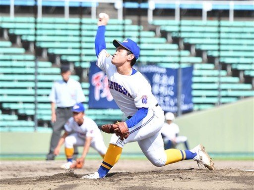 県岐阜商×本巣松陽＝好投する県岐阜商の先発山口＝長良川