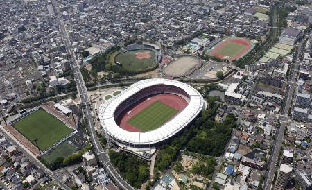 愛知・名古屋アジア大会のメイン会場となるパロマ瑞穂スタジアム（中央）＝５月、名古屋市（共同通信社ヘリから）