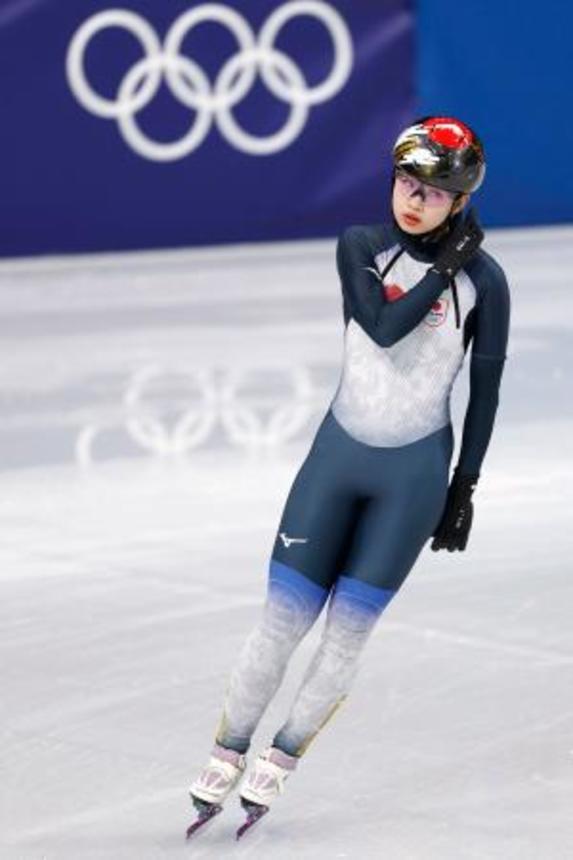 　調整する中島未莉＝ミラノ・アイススケートアリーナ（共同）