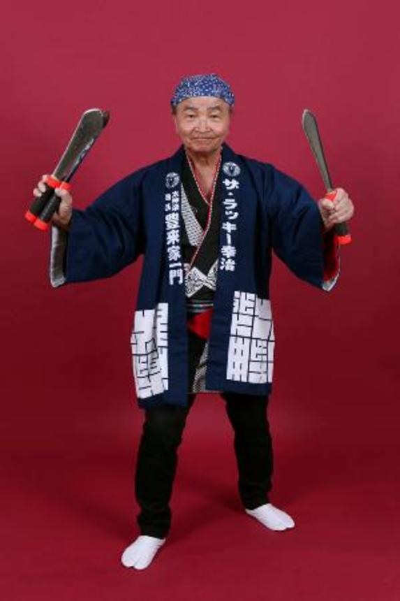 　曲芸師のラッキー幸治さん