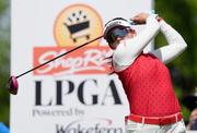 　最終ラウンド、９番でティーショットを放つ岩井千怜。通算６アンダーで４位＝シービュー（共同）