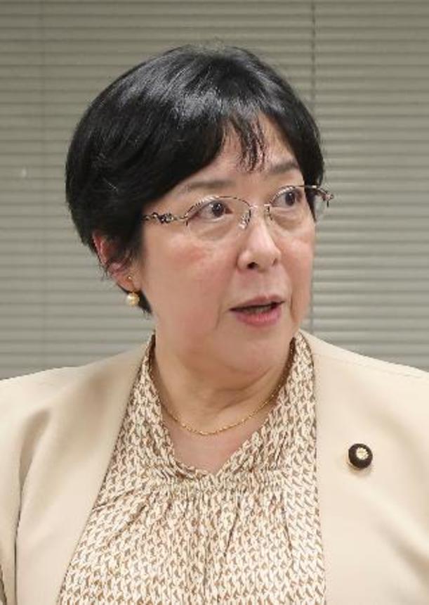 　全国幹事長会議後、取材に応じる立憲民主党の田名部幹事長＝１６日夜、東京・永田町の党本部