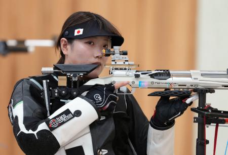 　公開練習する女子ライフルの野畑美咲＝東京都北区