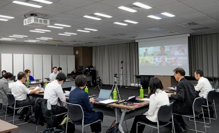 　受動喫煙対策を巡り開かれた厚労省の専門委員会＝９日午前、東京都中央区