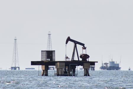 　ベネズエラ北西部の石油関連施設＝７日（ＡＰ＝共同）