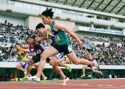 　男子１００メートル決勝　１０秒３７で優勝した山本匠真（手前）＝ホットスタッフフィールド広島